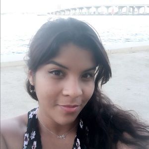 Meet your Posher, Estefany