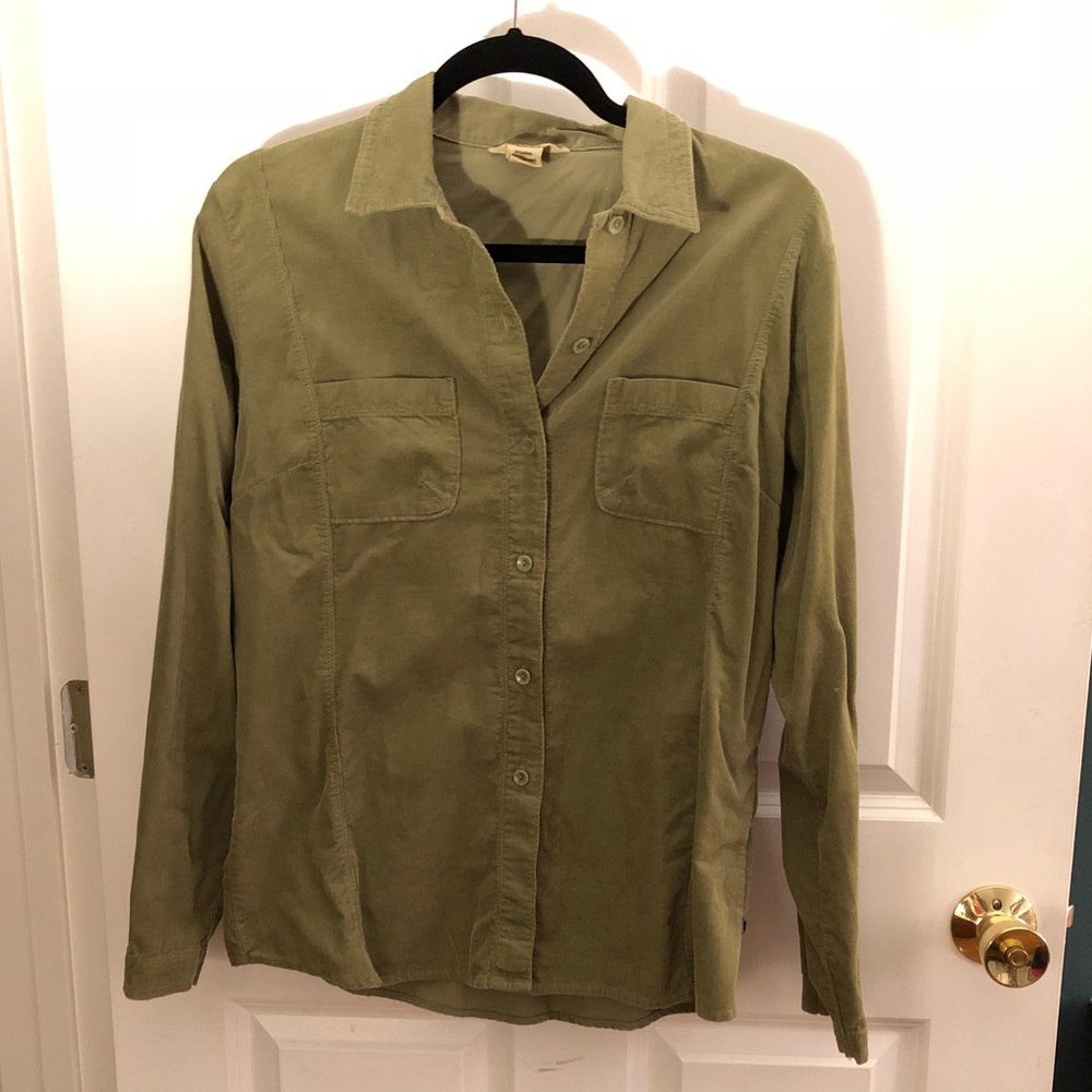4 for $20!😍Woolrich corduroy button up.