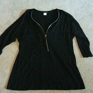 Black 1/4 length sleeve shirt