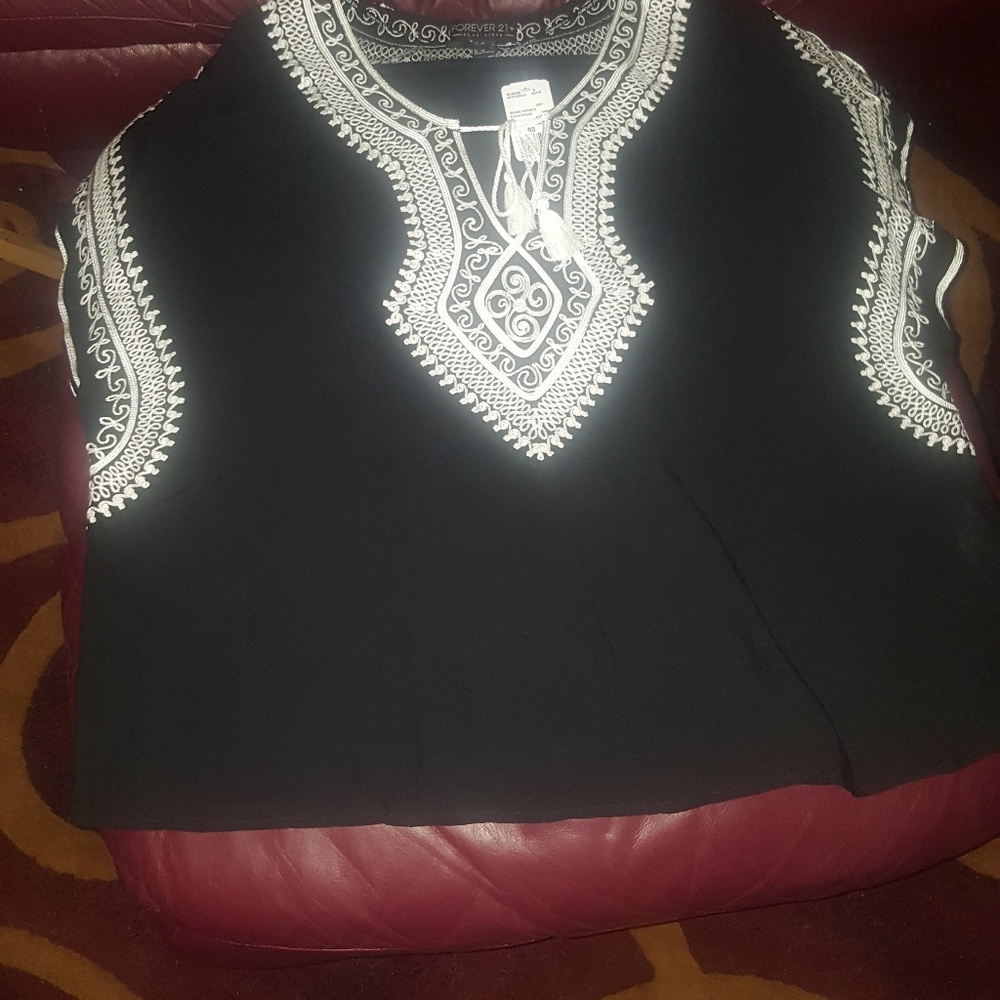 100% Rayon 100% Acrylic - Black and White Top