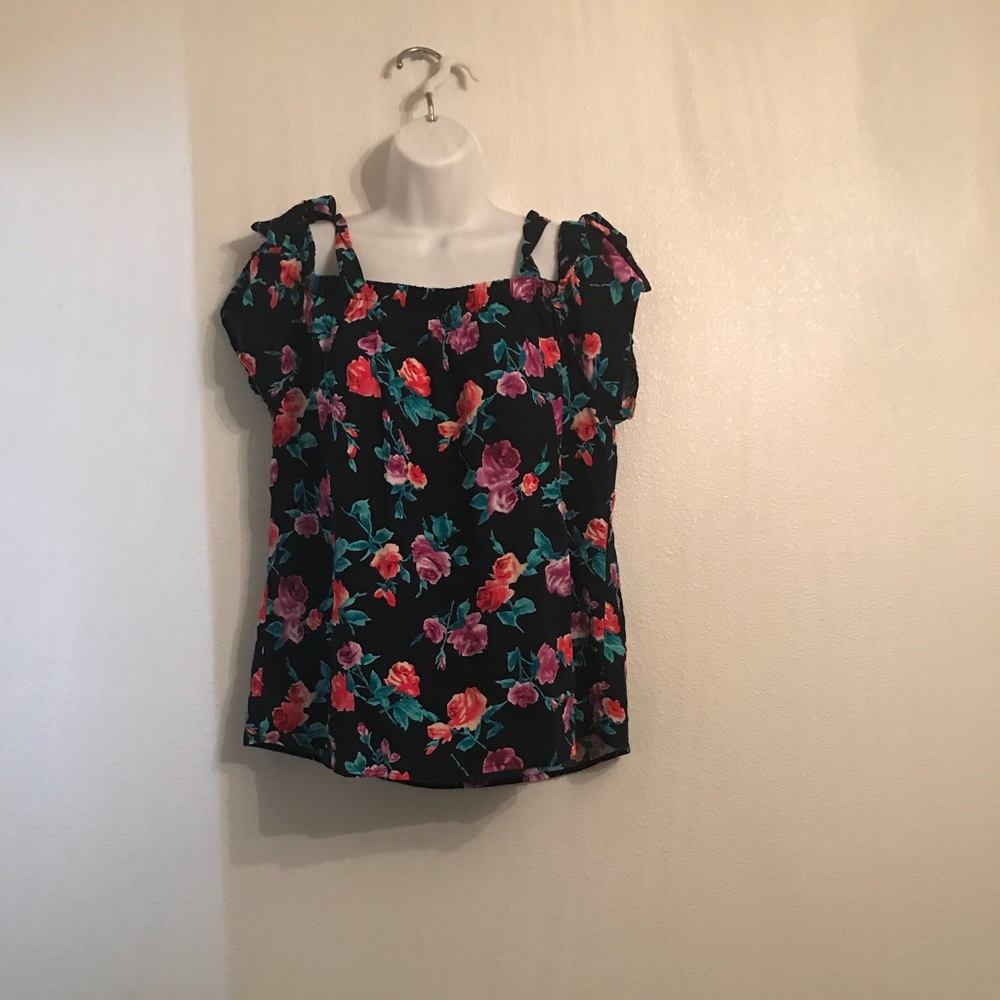 Haley K. Floral Peek Shoulder Blouse Size Small