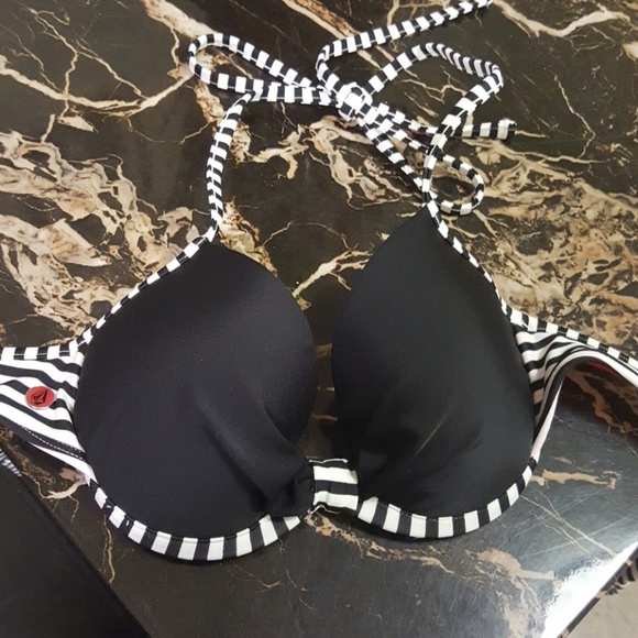 NWOT Volcom Bikini Top - Picture 1 of 3