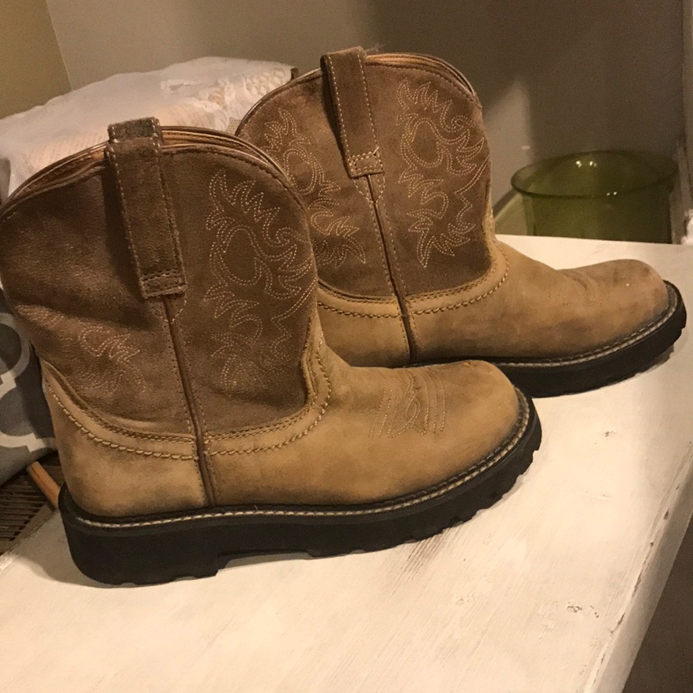 Tan Ariat boot