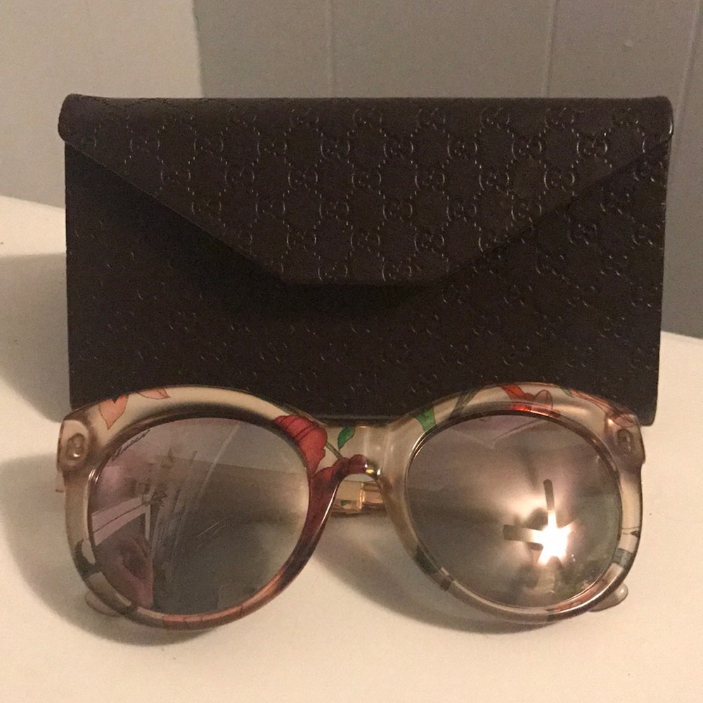 Floral Gucci sunglasses