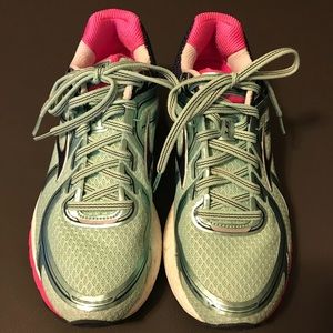 Brooks GTS-16 running shoes
