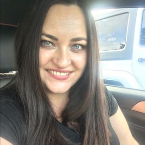 Meet your Posher, Lora