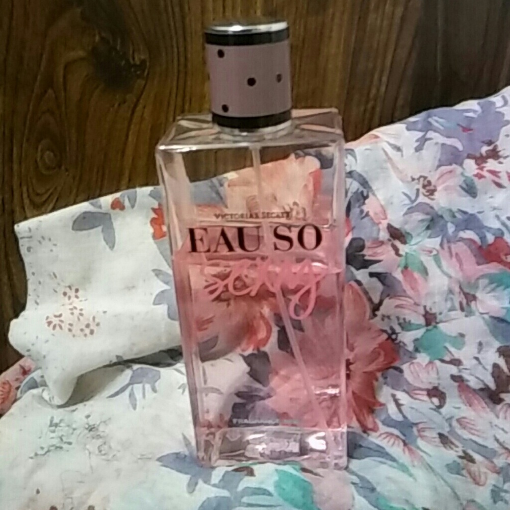 Victoria secret fragrent mist  EAU so sexy