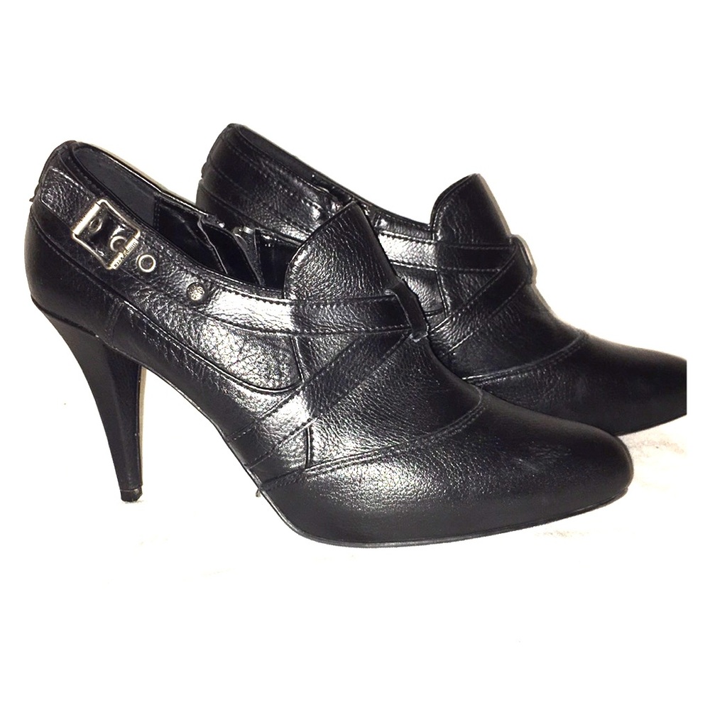Simply Vera Wang Ibis Black heeled ankle booties
