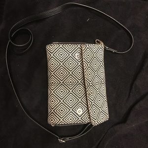 Thirty one crossbody wallet black and white