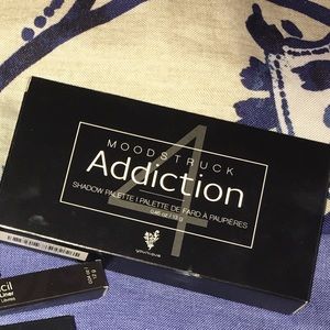 Moodstruck eyeshadow palette 4