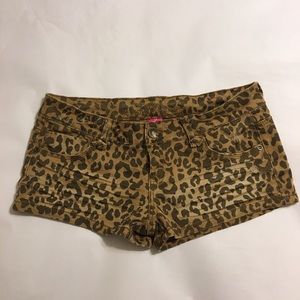 Almost Famous leopard print shorts size 9