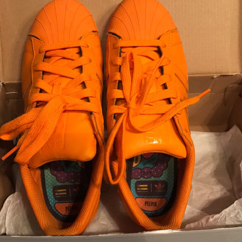 Pharrell Williams superstar supercolor "ORANGE"