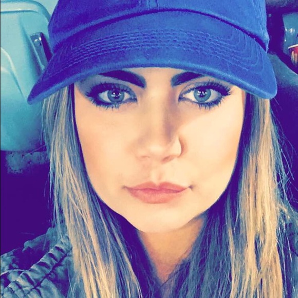 Meet your Posher, Talia - Picture 1 of 1