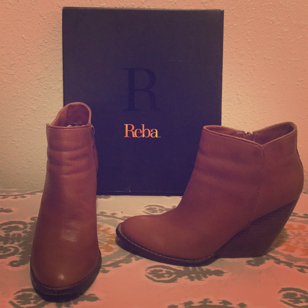 Cute booties by Reba! ❤️