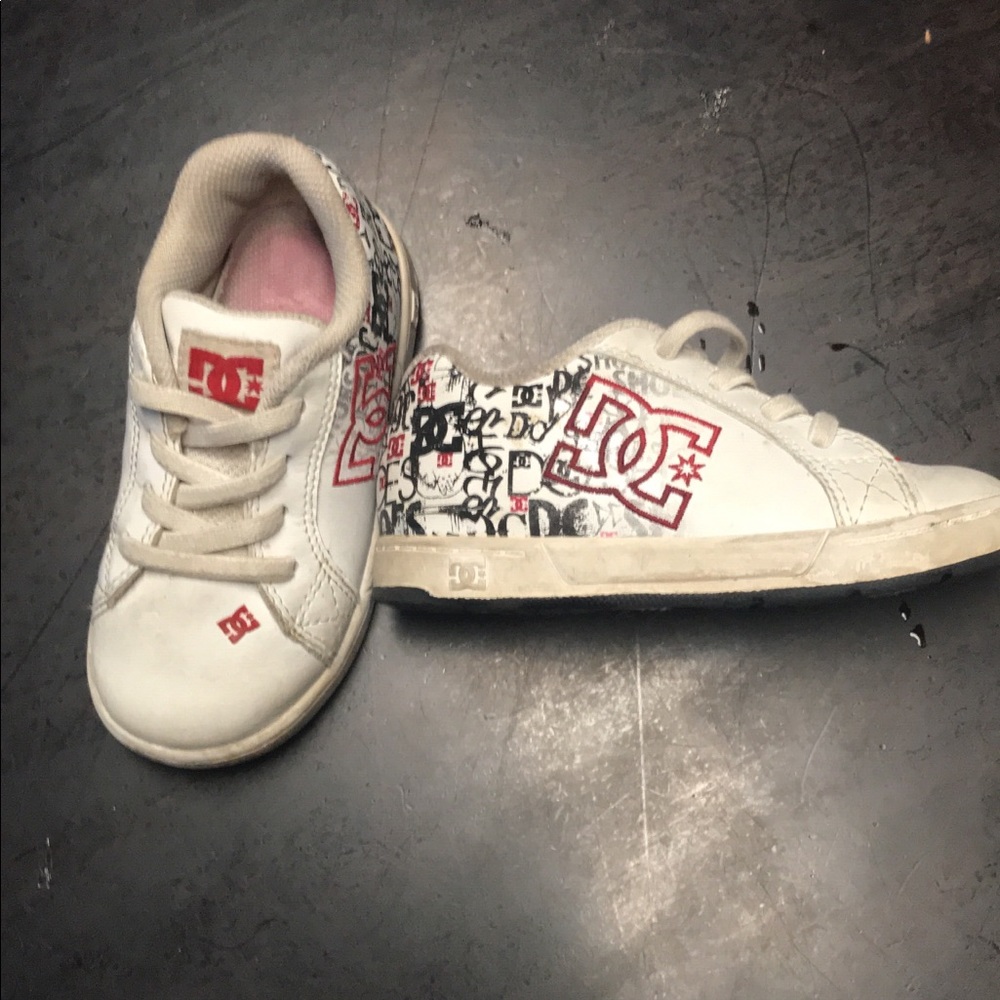 TODDLER DC SHOES SIZE 8