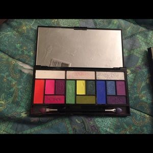 Makeup revolution palette