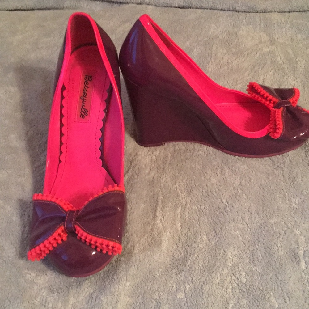 Betseyville Hot Pink & Purple wedges size 7