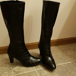 Jaclyn Smith boots