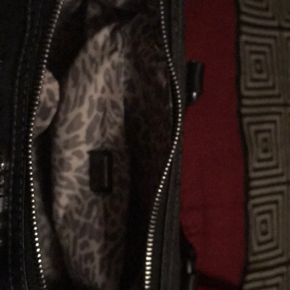 Guess purse - Picture 2 of 3