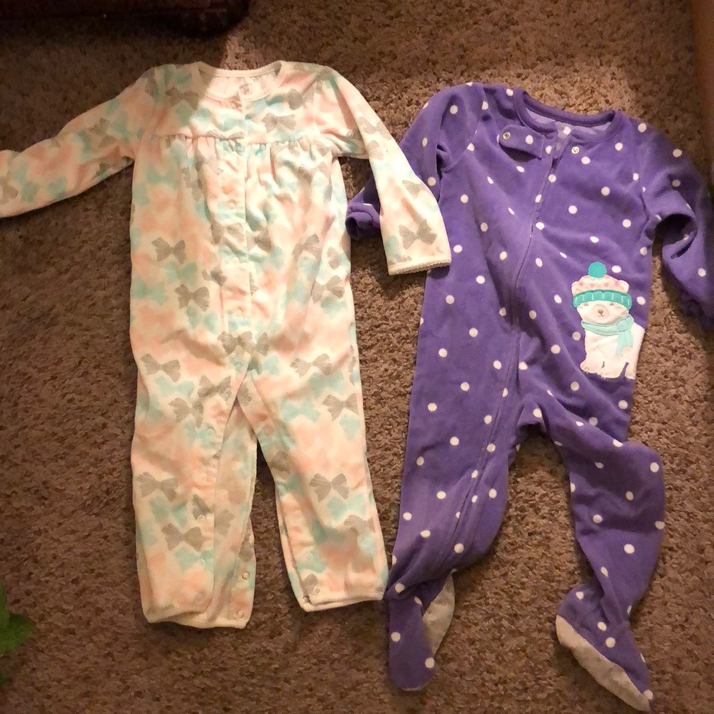 2 Carter’s Girls Sleeper Sz 24M