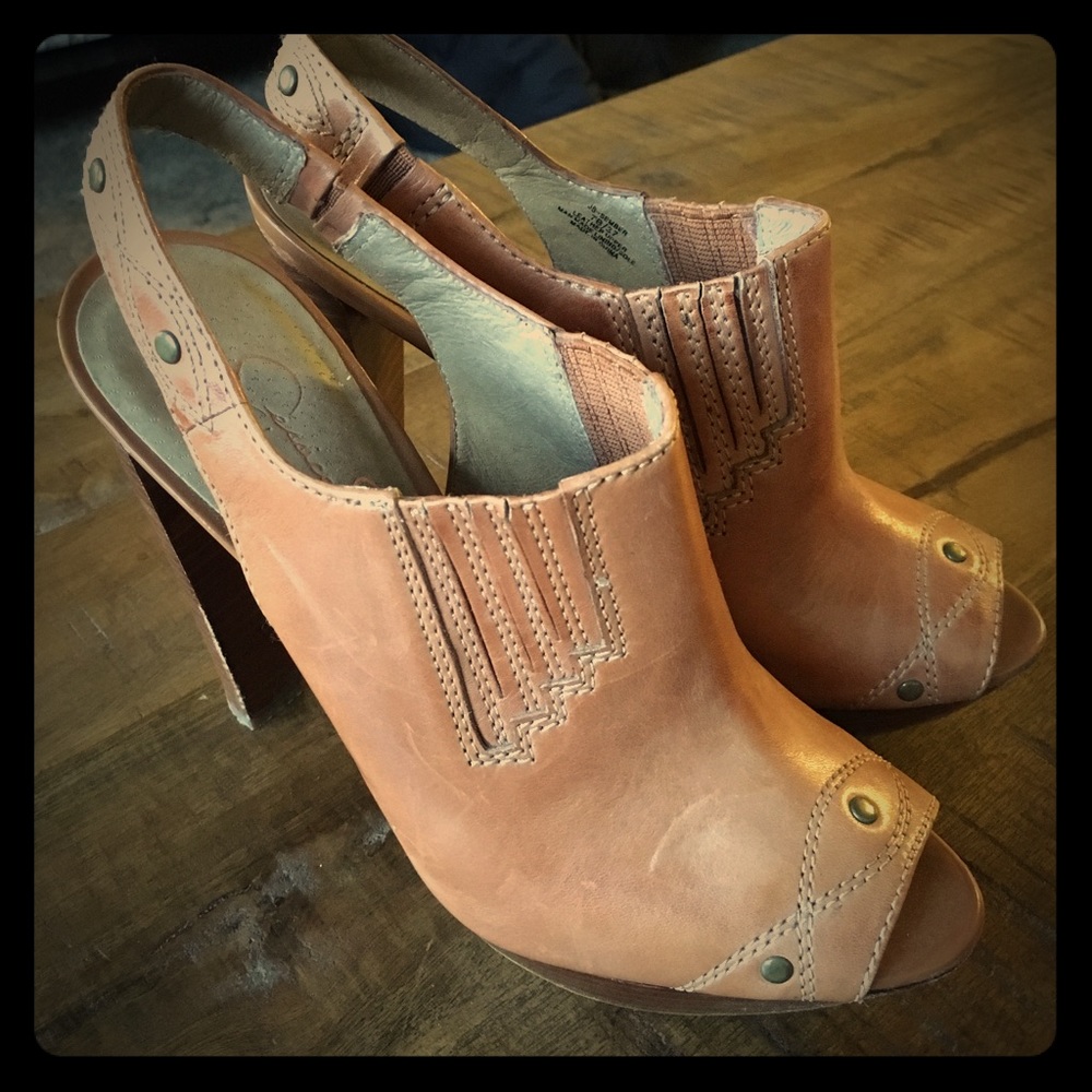 Jessica Simpson brown Leather Heels Size 7