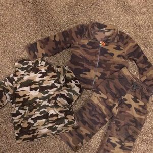 Camo lot.  Both shirts 4t and pants 3t
