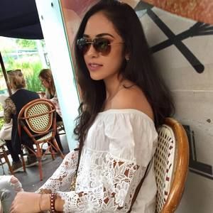Meet your Posher, Cassandra