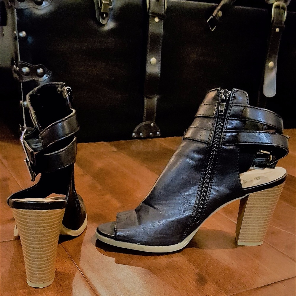 Black Leather Heels Size 9