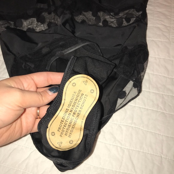 Black swimsuit - Picture 6 of 7