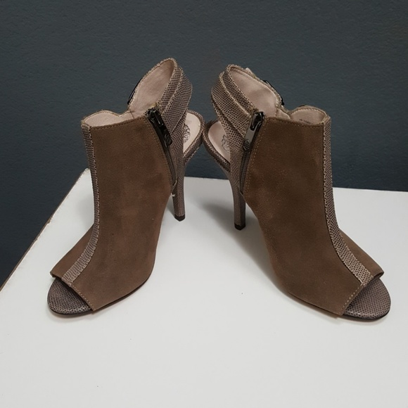 VC TAUPE SUEDE/ LEATHER ANKLE BOOTIE