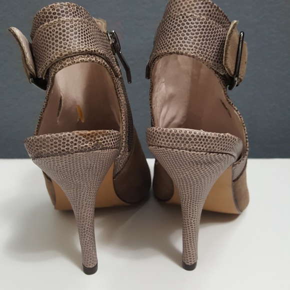 VC TAUPE SUEDE/ LEATHER ANKLE BOOTIE
