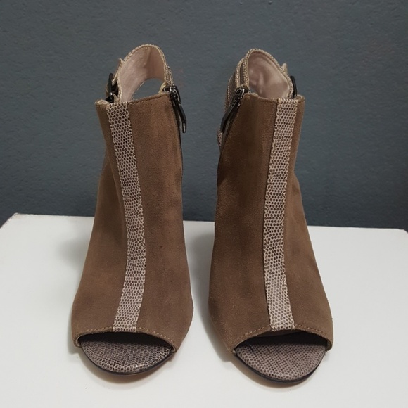 VC TAUPE SUEDE/ LEATHER ANKLE BOOTIE