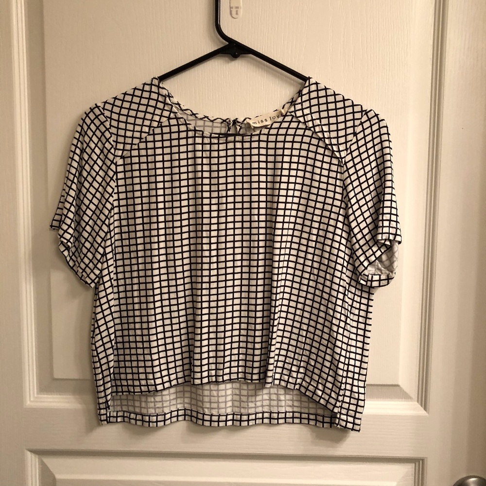 Geometric black and white crop top