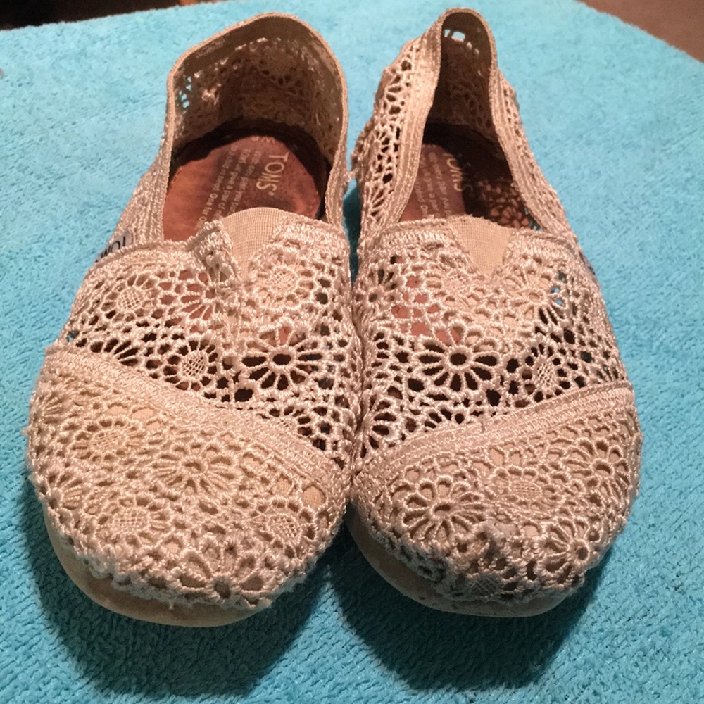 Toms Tan crochet