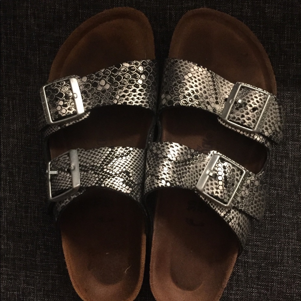 Metallic birks