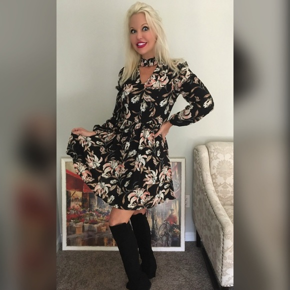 LAST 1!! 💕Blush/Black Choker Neck Swing Dress - Picture 2 of 3