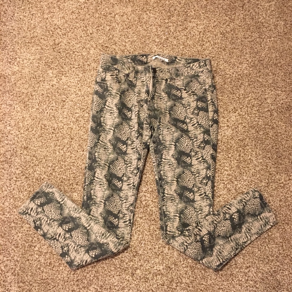 CAbi Diamondback Snakeskin Jeggings size 2