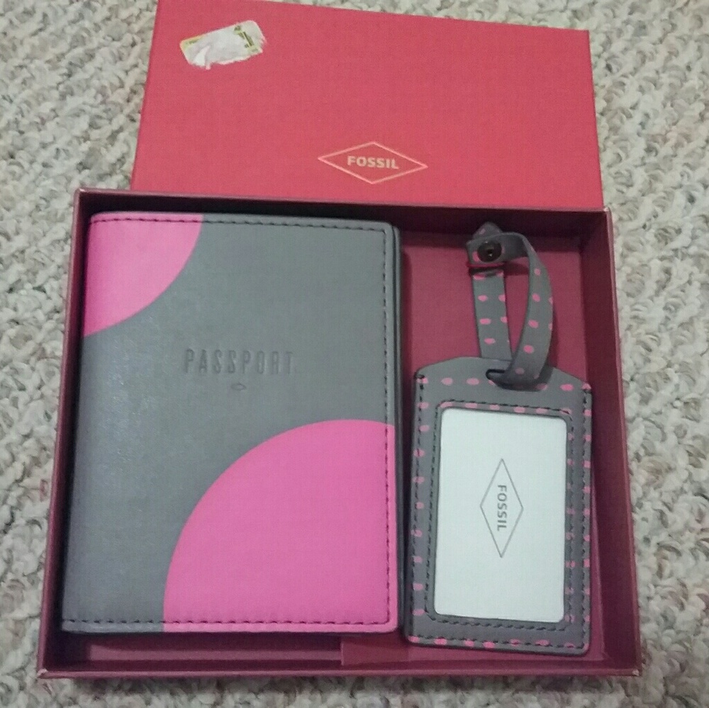 Fossil passport & tag