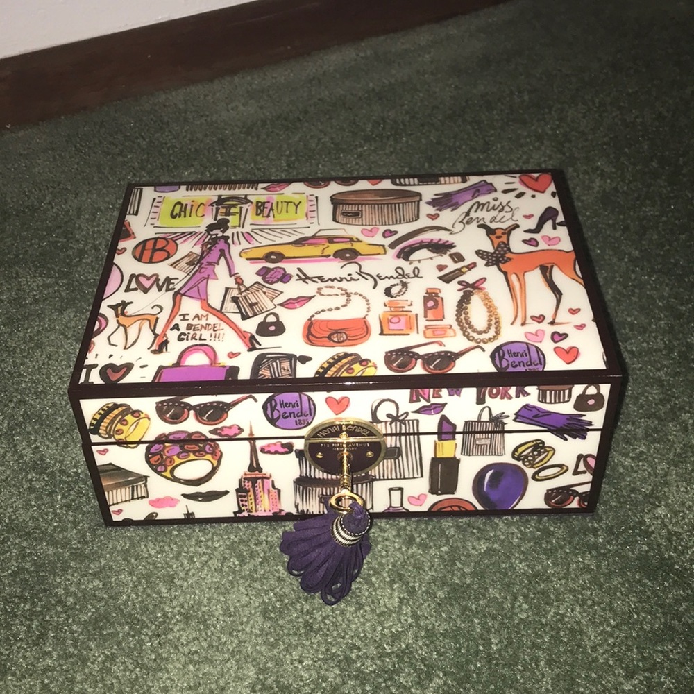 Henri Bender jewelry box! Good condition!