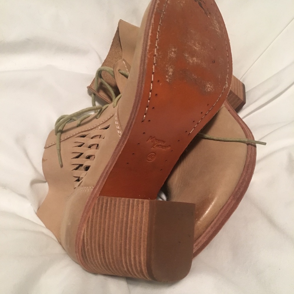 *Like new* Modern Vintage Tan Bootie