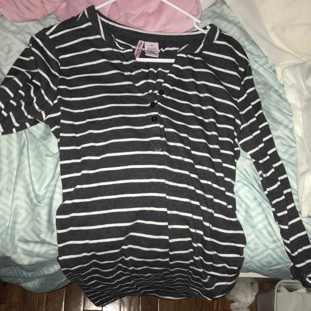 long sleeve grey and white striped tshirt