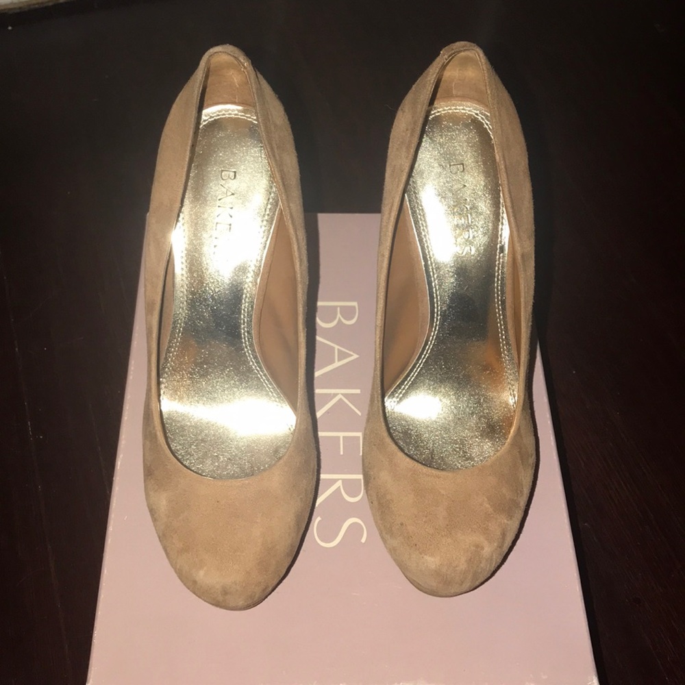 6️⃣ for $2️⃣5️⃣ | Bakers Caramel Suede Heels