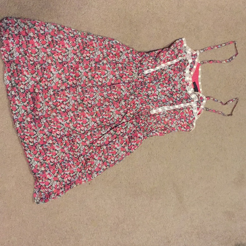 Adorable floral dress -get ready for spring!