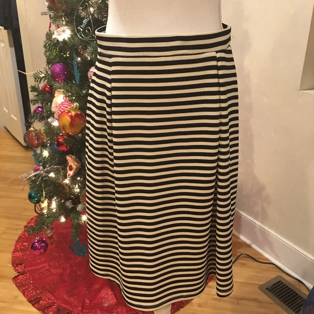 Black and Cream Swing Skirt