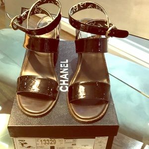 Chanel black/dark brown leather sandals size 40.
