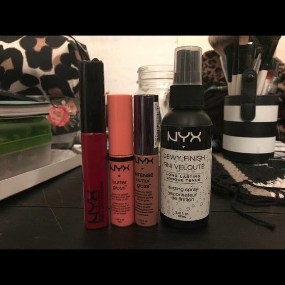 NYX Other - 10 item makeup bundle!