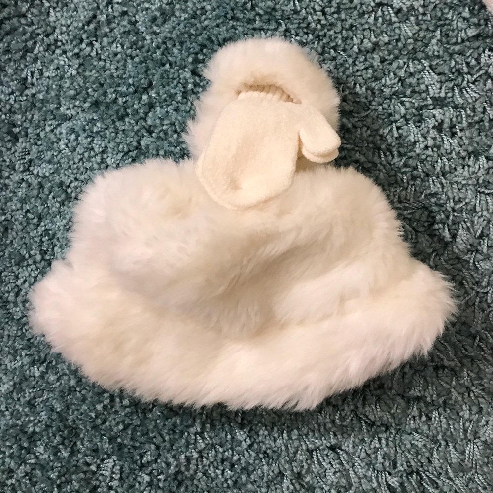 Toddlers Imitation White Fur Hat and Glove set