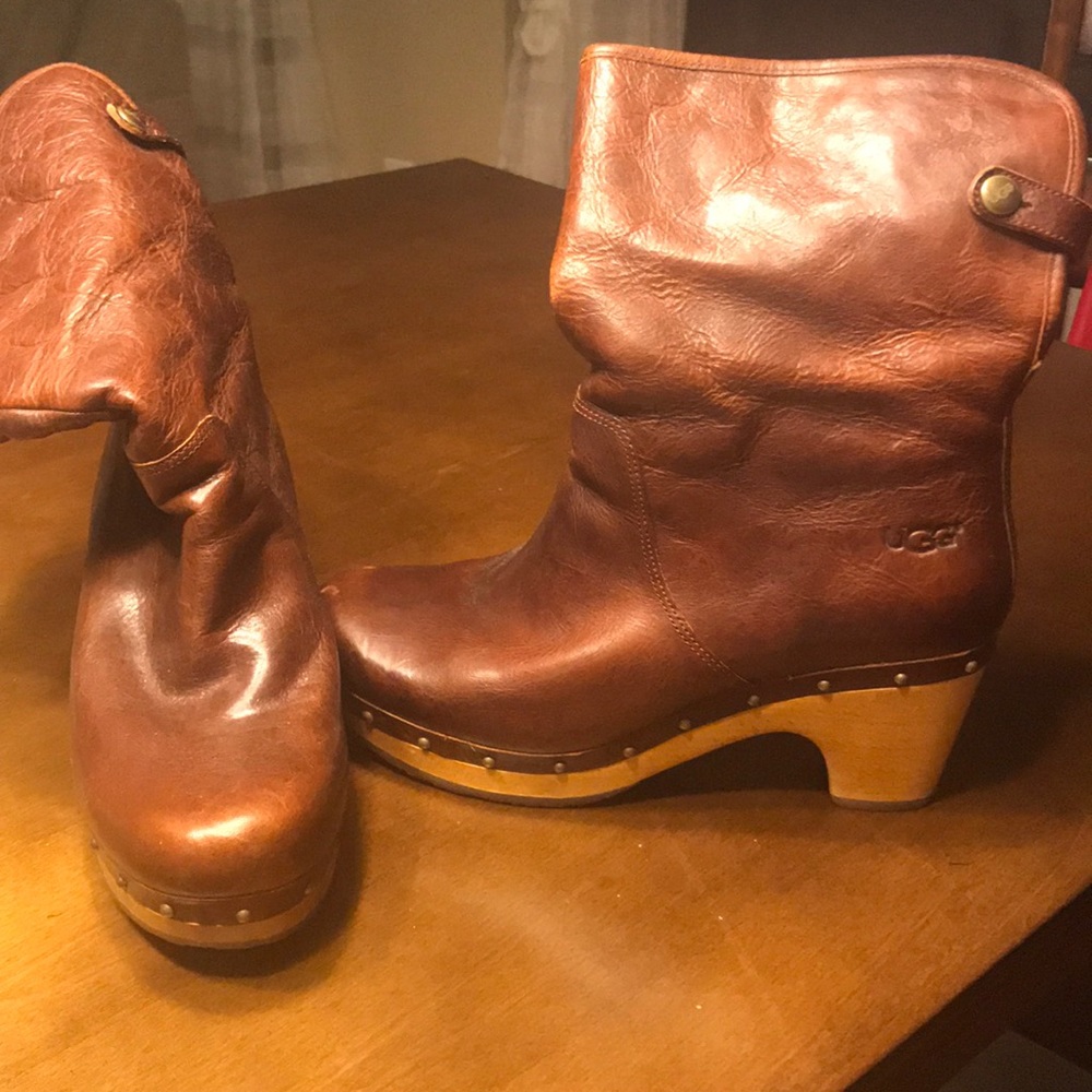 UGG Austria Clog Boots! Worn twice!