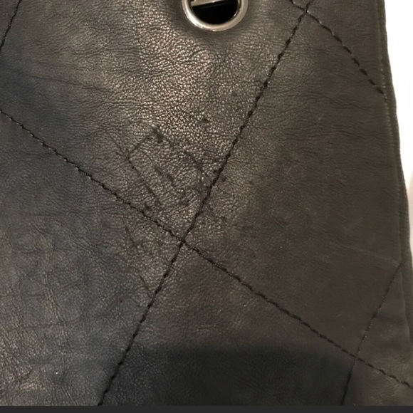 CHANEL Quilted Large Hampton CC BAG - Picture 3 of 8