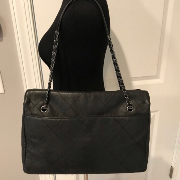 CHANEL Quilted Large Hampton CC BAG - Picture 5 of 8